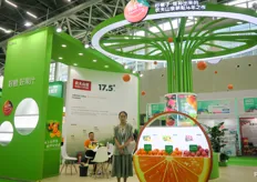 农夫山泉旗下品牌17.5˚橙 / NongFu Spring is present to market its 17.5˚ citrus brand.